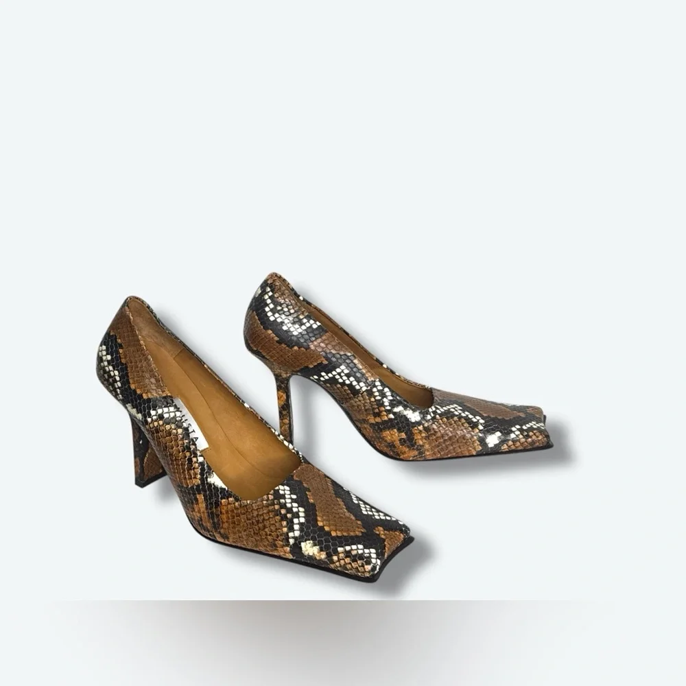 Chic Snakeskin Pattern Heels - Picture 5 of 6